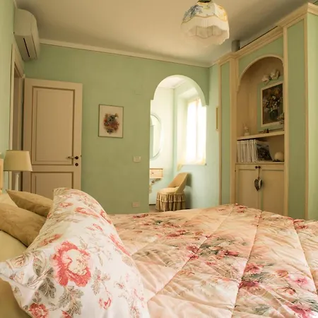 Il Poggianino Couette-café 4*